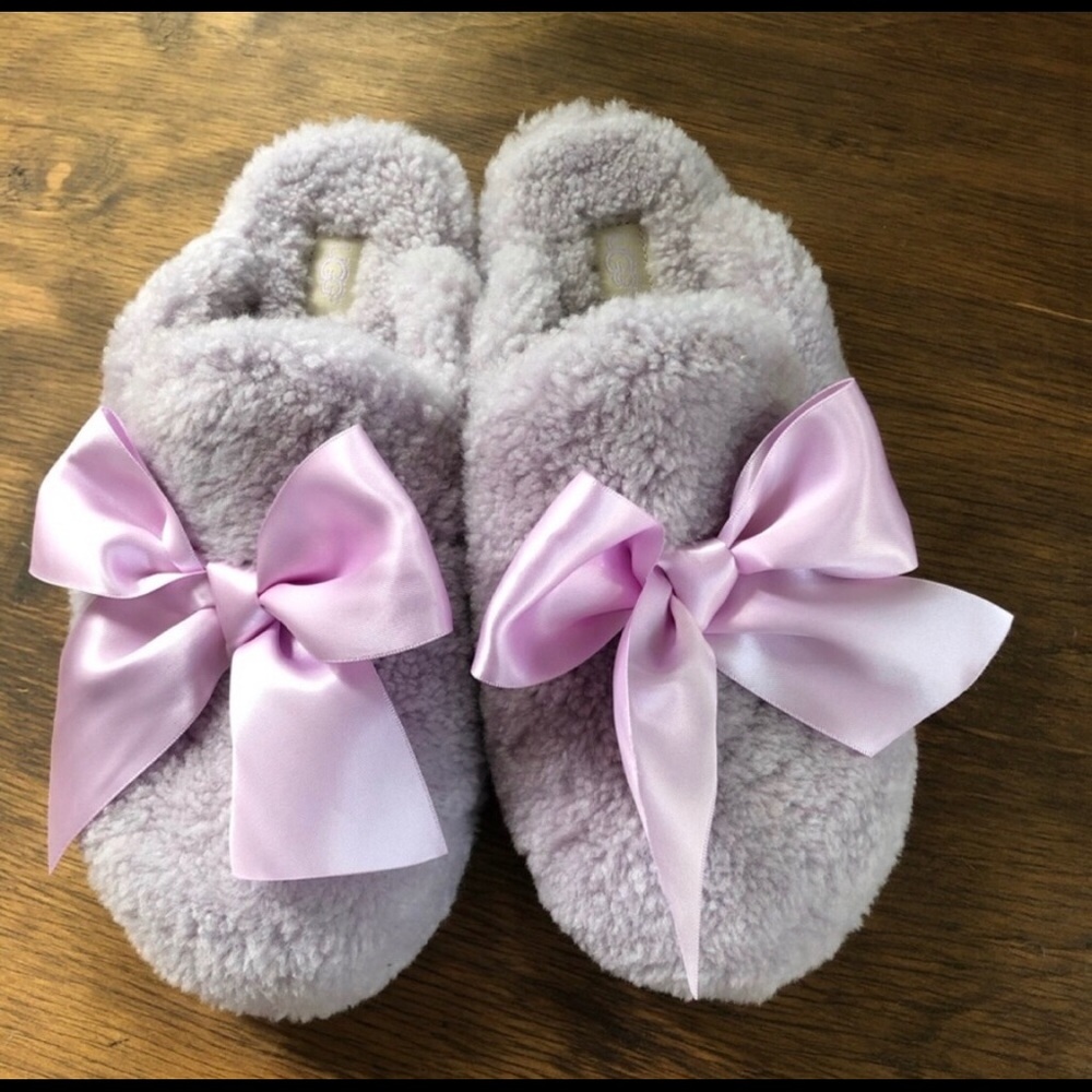 UGG SLIPPERS
